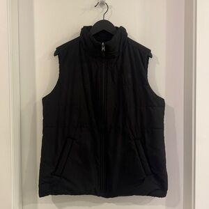 Women’s North Face Vest size Medium ✨